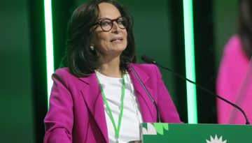 Διαμαντοπούλου: «Γίνεται προσπάθεια λεηλασίας του ΠΑΣΟΚ» – Τι είπε για το σενάριο διαγραφής του Χάρη Δούκα