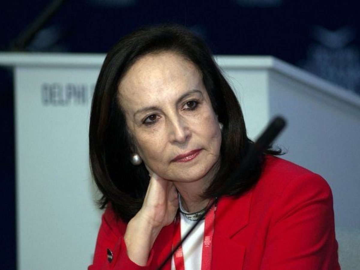 Τι να πρωτοκάνει πια κι αυτή η Άννα Διαμαντοπούλου;