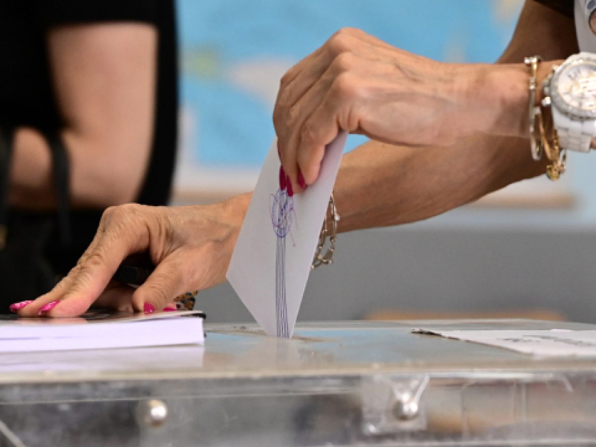 Δημοσκόπηση Interview: Στο 31,2% η ΝΔ, δεύτερη η ΕΛΑΣ με 16%, τρίτο το ΠΑΣΟΚ με 14,7% και οχτακομματική Βουλή