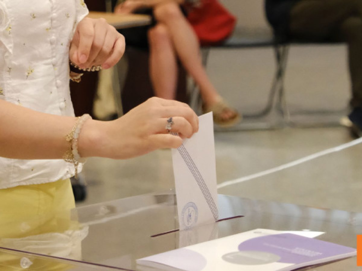 &Delta;&eta;&mu;&omicron;&sigma;&kappa;ό&pi;&eta;&sigma;&eta; Marc &gamma;&iota;&alpha; &tau;&omicron; &Theta;&Epsilon;&Mu;&Alpha;: Ή&rho;&theta;&epsilon; &eta; &alpha;&nu;&alpha;&tau;&rho;&omicron;&pi;ή &sigma;&tau;&eta;&nu; &alpha;&nu;&tau;&iota;&pi;&omicron;&lambda;ί&tau;&epsilon;&upsilon;&sigma;&eta;, &kappa;&alpha;&theta;&alpha;&rho;ά &delta;&epsilon;ύ&tau;&epsilon;&rho;&omicron;&sigmaf; &omicron; &Tau;&sigma;ί&pi;&rho;&alpha;&sigmaf; &mu;&epsilon; &laquo;&chi;&omicron;&rho;&eta;&gamma;ό&raquo; &tau;&omicron; &Pi;&Alpha;&Sigma;&Omicron;&Kappa;