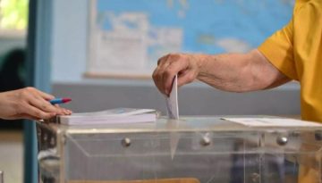 Δημοσκόπηση Metron Analysis: Μπροστά με σταθερές διαφορές η Ν.Δ. – Μεγάλη φθορά για τα κόμματα της Αντιπολίτευσης (κάρτες