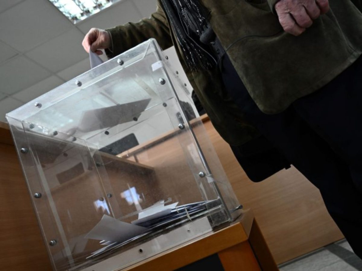 &Delta;&eta;&mu;&omicron;&sigma;&kappa;ό&pi;&eta;&sigma;&eta; Opinion Poll: &Alpha;&nu;&alpha;&tau;&rho;&omicron;&pi;έ&sigmaf; &sigma;&tau;&omicron; &pi;&omicron;&lambda;&iota;&tau;&iota;&kappa;ό &sigma;&kappa;&eta;&nu;&iota;&kappa;ό &ndash; &Sigma;&tau;&omicron; 25,6% &eta; &Nu;&Delta;, &delta;&epsilon;ύ&tau;&epsilon;&rho;&omicron;&sigmaf; &omicron; &Tau;&sigma;ί&pi;&rho;&alpha;&sigmaf;, &tau;&rho;ί&tau;&eta; &eta; &Kappa;&alpha;&rho;&upsilon;&sigma;&tau;&iota;&alpha;&nu;&omicron;ύ