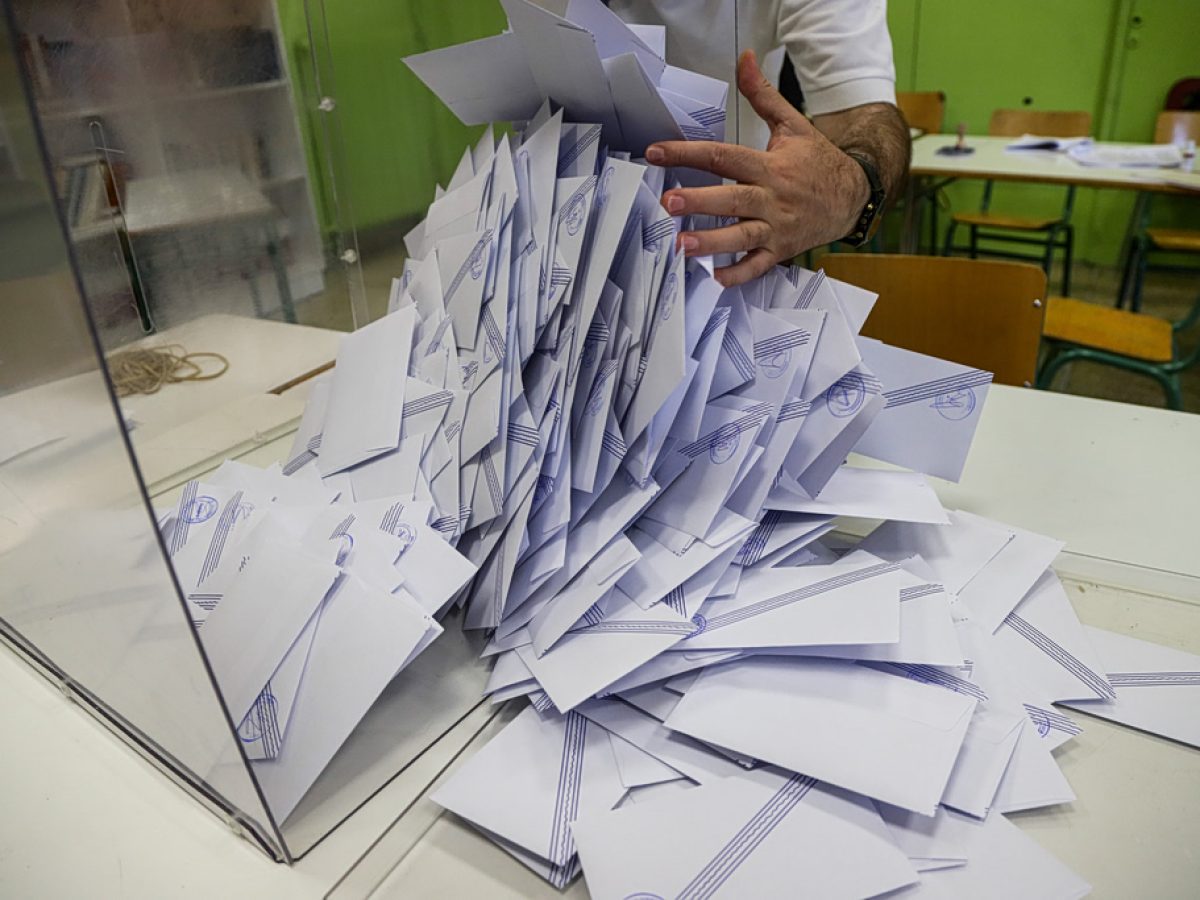 Δημοσκόπηση Opinion Poll: Δεύτερος ο Τσίπρας με 15,5% «κυνηγά» τον Μητσοτάκη – Στο 12,6% η Καρυστιανού, πάνω από το ΠΑΣΟΚ