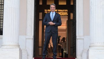 Διπλός πονοκέφαλος για Μητσοτάκη: Το κόμμα Σαμαρά και οι αιχμές Καραμανλή