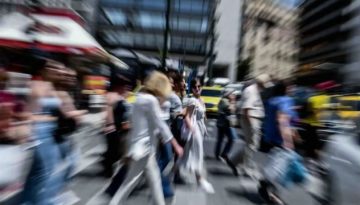 Εκλογικός γρίφος η “γκρίζα ζώνη”  για τα πολιτικά κόμματα – Η ανατομία των κατηγοριών των πολιτών πο