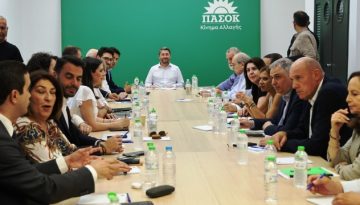 Εμφύλιος στο ΠΑΣΟΚ: Οι αιχμές Δούκα σε Ανδρουλάκη για “δολοφονία χαρακτήρα” και το “καρφί”