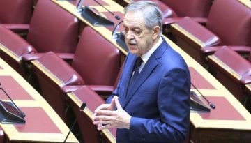Η “αναμπουμπούλα” στο ΠΑΣΟΚ λόγω Στουρνάρα και η διαφορετική στάση Κουκουλόπουλου