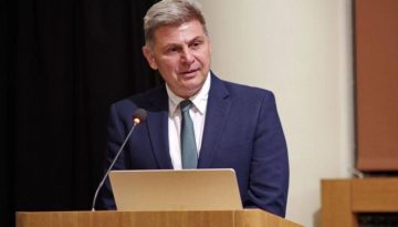 Νικόλας Φαραντούρης: Αναβαθμίζεται η παρουσία του στο ΠΑΣΟΚ – Στη “σκιώδη κυβέρνηση” και τον Τομέα Ε