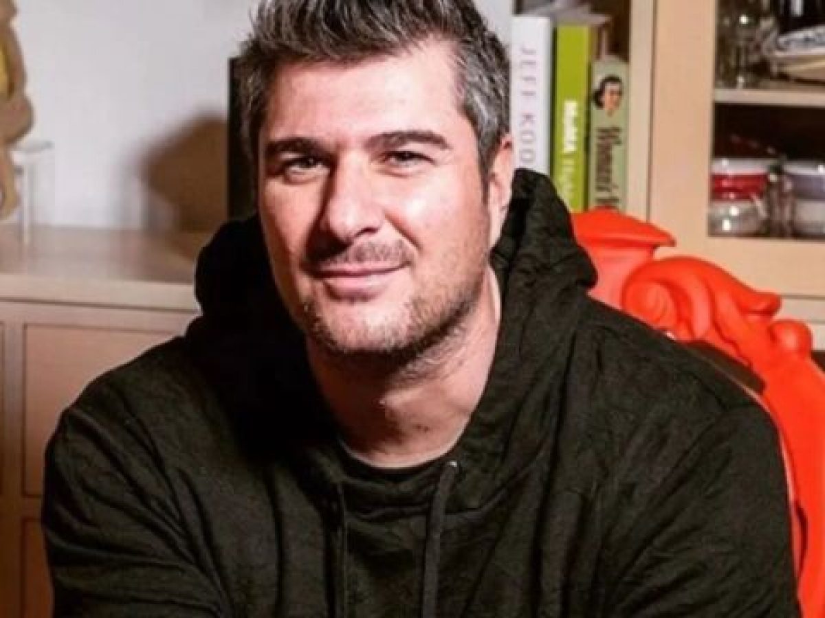 &Nu;ί&kappa;&omicron;&sigmaf; &Mu;&omega;&rho;&alpha;ΐ&tau;&eta;&sigmaf;: &Sigma;&Upsilon;&Rho;&Iota;&Zeta;&Alpha;, &Epsilon;&Lambda;&Alpha;&Sigma; &kappa;&alpha;&iota;&hellip; &tau;&alpha;&beta;έ&rho;&nu;&epsilon;&sigmaf;: &ldquo;&Sigma;&eta;&mu;&alpha;&delta;&epsilon;ύ&epsilon;&iota;&rdquo; &xi;&alpha;&nu;ά &Kappa;&alpha;&sigma;&sigma;&epsilon;&lambda;ά&kappa;&eta;, &Pi;&omicron;&lambda;ά&kappa;&eta; &kappa;&alpha;&iota; &Phi;ά&mu;&epsilon;&lambda;&lambda;&omicron;