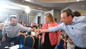 ΣΥΡΙΖΑ: Οι αφίξεις, οι χειραψίες και τα “πηγαδάκια” στη συνεδρίαση της Κεντρικής Επιτροπής (Εικόνες