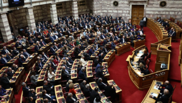 Ξεκινά σήμερα στη Βουλή η μάχη για τη Συνταγματική Αναθεώρηση: Τα 34 άρθρα της ΝΔ, η επιτροπή των “42&quo