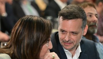 Άνω κάτω το ΠΑΣΟΚ: Η κόντρα Δούκα και Διαμαντοπούλου φέρνει στα όριά τους τα πράσινα στελέχη