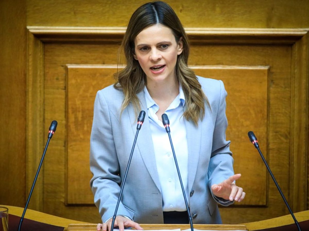 &Epsilon;&phi;&eta; &Alpha;&chi;&tau;&sigma;&iota;ό&gamma;&lambda;&omicron;&upsilon;: &laquo;&Delta;&epsilon;&nu; &pi;&alpha;&rho;&alpha;&iota;&tau;&omicron;ύ&mu;&alpha;&iota; &alpha;&pi;ό &tau;&eta;&nu; &epsilon;&nu;&epsilon;&rho;&gamma;ό &pi;&omicron;&lambda;&iota;&tau;&iota;&kappa;ή&raquo;