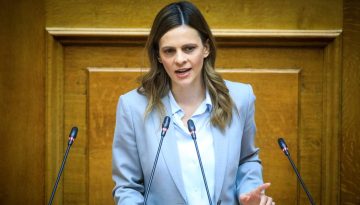 Έφη Αχτσιόγλου: Παραιτήθηκε από βουλευτής – «Παραμένω ενεργή πολιτικά»