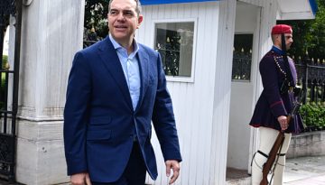 ΕΛΑΣ: Η «σταθερότητα» της κυβέρνησης στο ραντάρ – «Δεν είναι φυσικός νόμος οι χαμηλοί μισθοί, η ακρίβεια και η ανασφάλεια