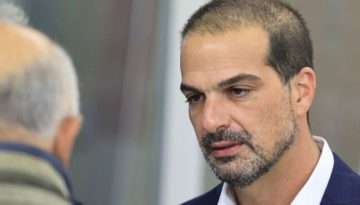Eπίθεση Σακελλαρίδη σε Γρατσία: “Η αναγνώριση της γυναικοκτονίας δεν δημιουργεί διακρίσεις”