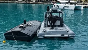ΕΠΙΒΕΒΑΙΩΝΕΙ ΤΟΝ «ΡΙΖΟΣΠΑΣΤΗ» – ΣΥΝΕΧΙΖΕΙ ΤΗ ΣΥΣΚΟΤΙΣΗ: «Αλλα λόγια» από την κυβέρνηση για το ουκρανικό drone στη Λευκάδα