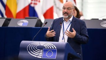 Αρναούτογλου προς Κομισιόν: Η Ελλάδα παραμένει χωρίς λειτουργικό ραντάρ και αξιόπιστη έγκαιρη προειδοποίηση