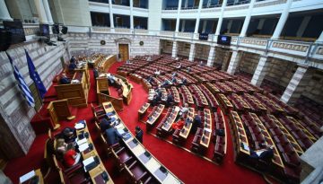 Στη Βουλή το νομοσχέδιο για την ίση αμοιβή ανδρών και γυναικών – Ποιοι εντάσσονται στα βαρέα και ανθυγιεινά