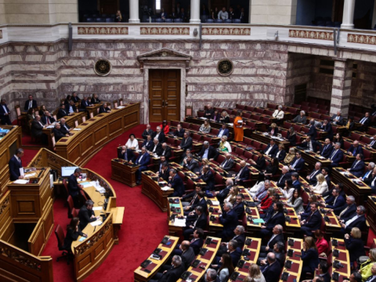 «Εβδομάδα δημοσκοπήσεων» μετά τα νέα κόμματα: Ανεπηρέαστο το προβάδισμα της ΝΔ, ο Τσίπρας καθαρά δεύτερος, μάχη Καρυστιαν
