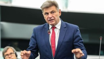 Φαραντούρης: “Το να γνωρίζει ο καταναλωτής εάν το προϊόν που καταναλώνει είναι μεταλλαγμένο είναι αυτονόητο δικαίωμά του και του το στερούν” – Τι είπε στα Παραπολιτικά 90,1 (Ηχητικό)