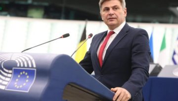 Φαραντούρης: «Πρωτοφανές παράδοξο μία χώρα να χτυπά την πόρτα της Ε.Ε. και να απειλεί κράτη-μέλη της» | Lykavitos.gr