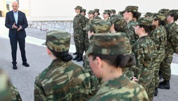 Φιάσκο και προεκλογικές φανφάρες με θύμα τις Ενοπλες Δυνάμεις