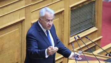 «Φωτιά» στη Βουλή για το μεταναστευτικό: Το ρητορικό ερώτημα Βορίδη για τις βάρκες, η παρέμβαση Καιρίδη και τα πυρά του Κ
