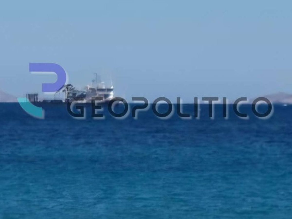 Φωτογραφία-ντοκουμέντο στο Geopolitico! Ιδού το τουρκικό αλιευτικό 200 μέτρα από παραλία της Τήνου