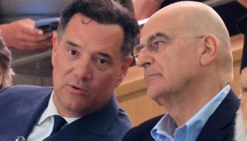 To θερμό τετ-α-τετ Γεωργιάδη με Δένδια ως διάψευση των σεναρίων που έκαναν λόγο για ένταση στις σχέσεις τους (Εικόνες)