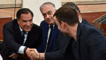 Τον Κασσελλάκη από την αφάνεια ποιος θα βγάλει; Η λάσπη που θα πετάξει μετά του Αδώνιδος στον Τσίπρα με το τσουβάλι | in.gr
