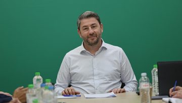 Για «μεταμφιεσμένο» ΣΥΡΙΖΑ μιλούν στο ΠΑΣΟΚ – Κλείνουν ψηφοδέλτια και επιμένουν στο πρόγραμμα