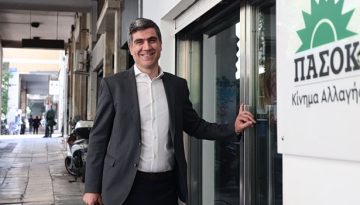 Γλαβίνας: Η ΝΔ κερδίζει άμα τη εμφανίσει του κ. Τσίπρα – Το ΠΑΣΟΚ πρέπει να πείσει ότι υπάρχει εναλλακτική πρόταση