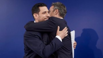 Η φωτογραφία με νόημα του Κώστα Κυρανακη μέσα στη νύχτα και τα κρυφά μηνύματα που στέλνει