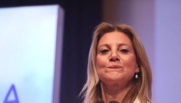 Η Καρυστιανού προκαλεί Μητσοτάκη: «Θέλω ντιμπέιτ μαζί του, έχω πολλά να ρωτήσω – Πόσα κοστίζει το Μαξίμου κάθε μήνα;»