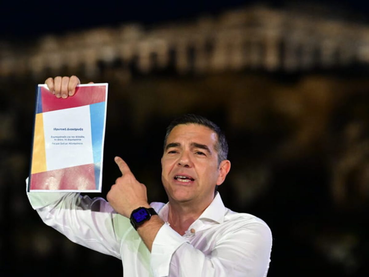 Οι κόκκινες, οι πράσινες, οι θαλασσιές οι χάντρες… και τα καθρεφτάκια του Αλέξη Τσίπρα