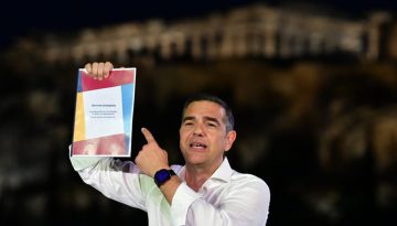 Οι κόκκινες, οι πράσινες, οι θαλασσιές οι χάντρες… και τα καθρεφτάκια του Αλέξη Τσίπρα
