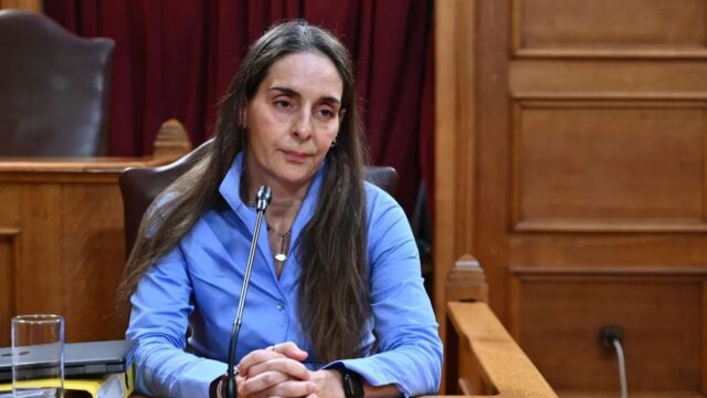 i-ticheropoulou-pou-perilamvanete-se
