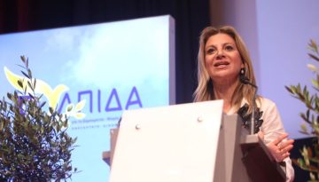Καρυστιανού για Τσίπρα: «Ξαναζεσταμένο φαγητό – Πολύ γκλάμουρ, πολύ περισσότερο θέαμα»