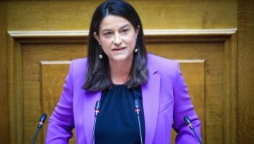 Κεραμέως: Στη Βουλή το νομοσχέδιο για την ισότητα των φύλων στην εργασία, τι αλλάζει – “Η αμοιβή των εργαζομένων οφείλει να καθορίζεται αποκλειστικά από τη δουλειά τους”
