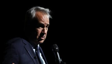 Κυνικός ο Βορίδης στη Βουλή απευθυνόμενος στην ακροδεξιά: «Σύμφωνο για τη μετανάστευση ή να βουλιάζουμε βάρκες;»