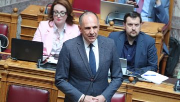 Κόντρα Γεραπετρίτη – αντιπολίτευσης στη Βουλή για την τροπολογία του μόνιμου ΥΠΕΞ