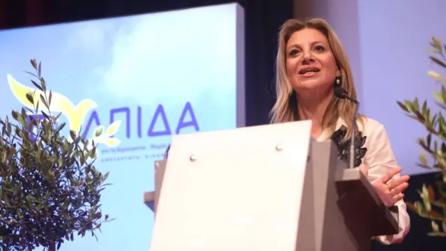 maria-karistianou-ta-piotika-stichia