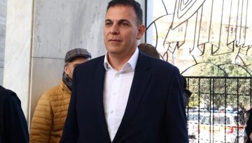 Με το ένα πόδι εκτός ΣΥΡΙΖΑ ο Καραμέρος – «Σκέφτομαι ανεξαρτητοποίηση ή παραίτηση»