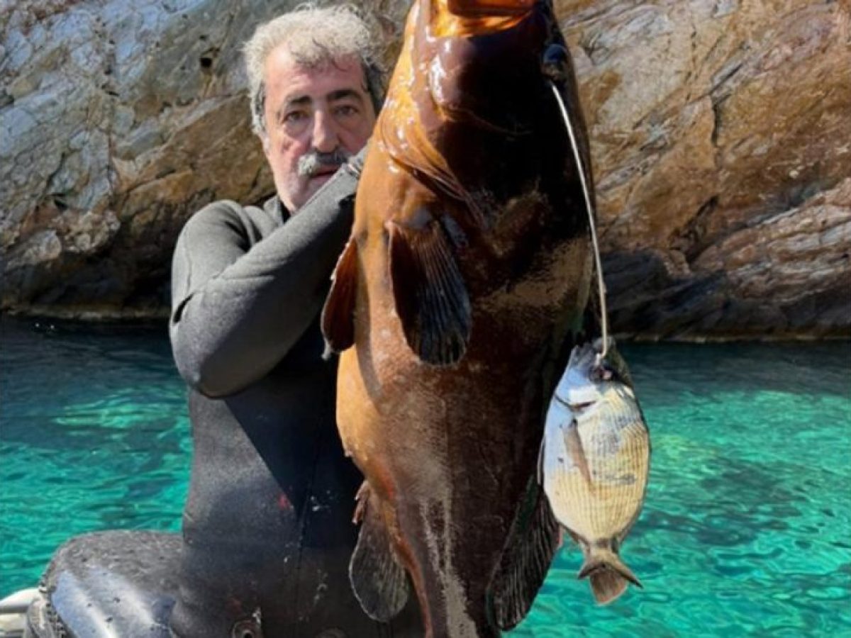 Μήνυμα Πολάκη στον Τσίπρα με… ροφό 13,5 κιλών: «Εμείς δεν ψαρεύουμε σε θολά νερά»