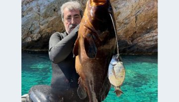 Μήνυμα Πολάκη στον Τσίπρα με… ροφό 13,5 κιλών: «Εμείς δεν ψαρεύουμε σε θολά νερά»