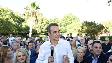 «Πάτα γκάζι»: Το σύνθημα Μητσοτάκη στη ΝΔ για τις εκλογές | Pagenews.gr