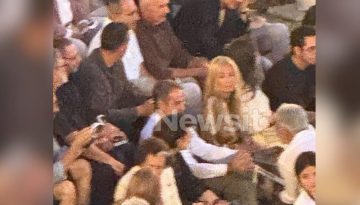 Κυριάκος Μητσοτάκης: Στο αρχαίο θέατρο της Επιδαύρου με την σύζυγό του Μαρέβα, για τη «Μήδεια»