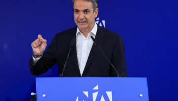 Μητσοτάκης: «Ο θίασος της αντιπολίτευσης δεν θέλει να κυβερνήσει» – Αιχμές κατά Σαμαρά