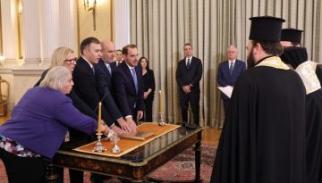 Ορκίστηκαν τα νέα μέλη της κυβέρνησης: «Είναι η ώρα της μάχης»